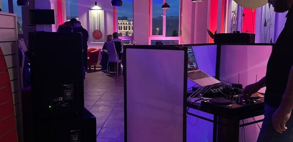 Sea Grill. Лофт-бар под закрытие с видом на Неву