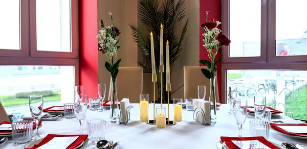 Sea Grill. Лофт-бар под закрытие с видом на Неву