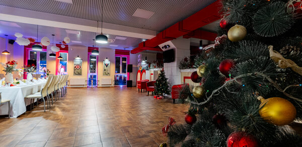 Sea Grill. Лофт-бар под закрытие с видом на Неву