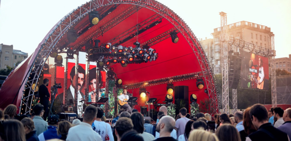 Пространство со сценой на Хлебозаводе