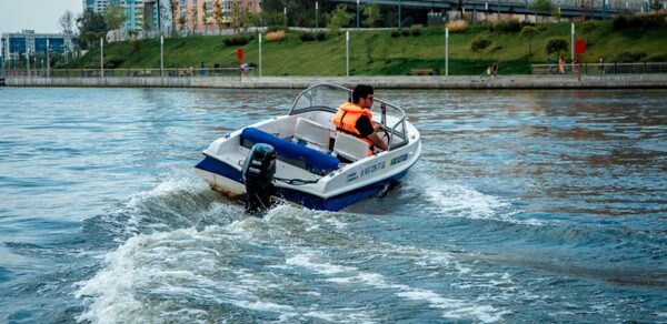 Комфортный катер на 4 человек