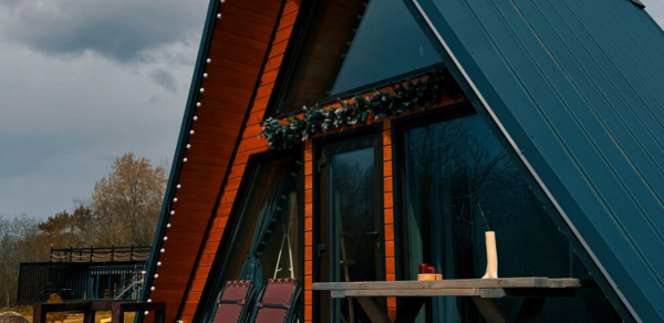 Лава коттеджи. Треугольный коттедж для вечеринок