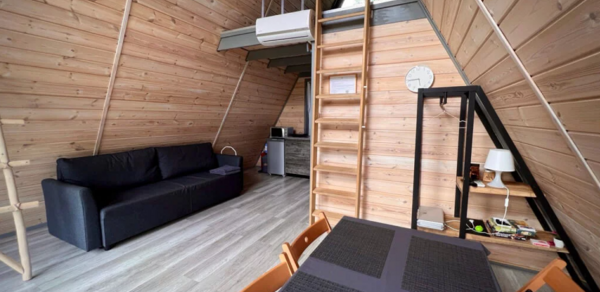 Лава коттеджи. Треугольный коттедж для вечеринок