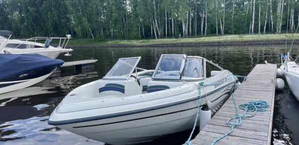 Шестиместный современный катер