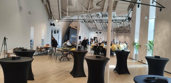 Выставка. Просторный банкетный зал