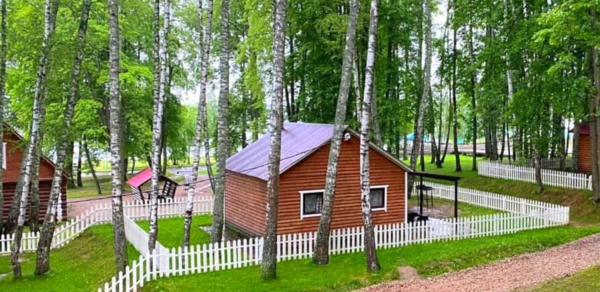 База отдыха "Ильинский пляж". Одноэтажный домик на берегу водохранилища 