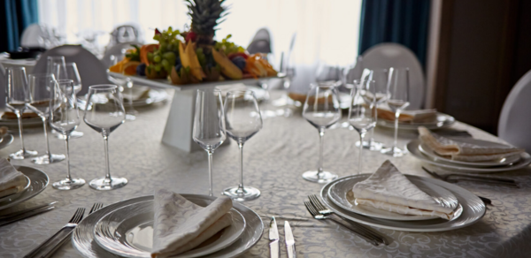 Лофт для различных мероприятий с камином