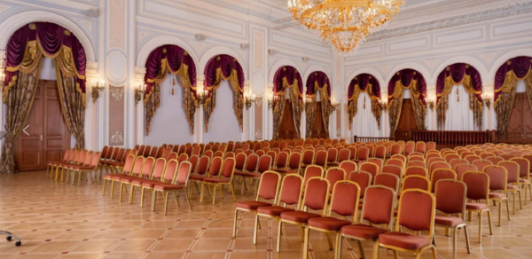 Роскошный зал для различных мероприятий