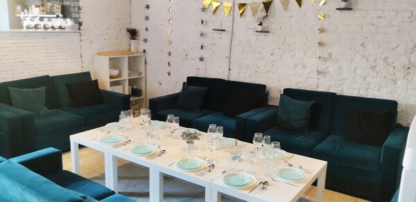 Уютный лофт-зал с караоке