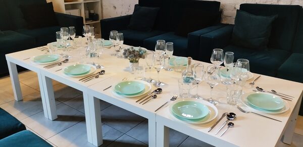 Уютный лофт-зал с караоке