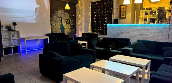 Уютный лофт-зал с караоке