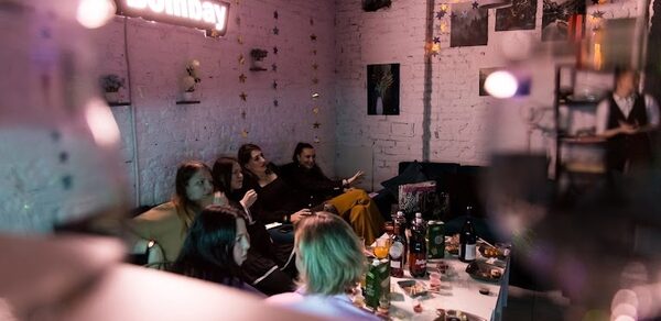 Уютный лофт-зал с караоке