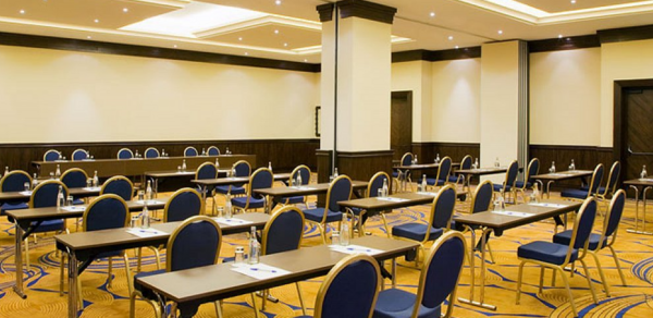 Комфортный конференц-зал в отеле "Монарх"