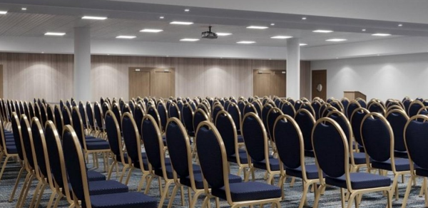 Конференц-зал для презентаций и банкетов