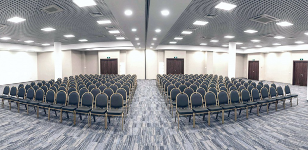 Конференц-зал для презентаций и банкетов