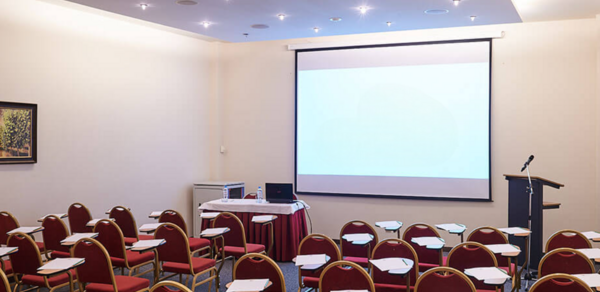 Отель Петро Палас. Зал для лекций и презентаций в отеле