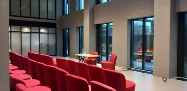 Просторный зал в отеле VALO (Вало)