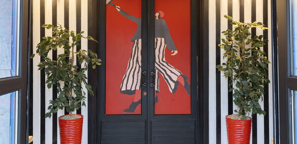 Просторный и светлый лофт с панорамным видом в парк