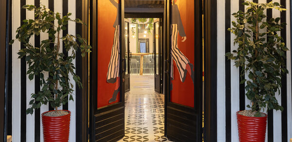 Просторный и светлый лофт с панорамным видом в парк