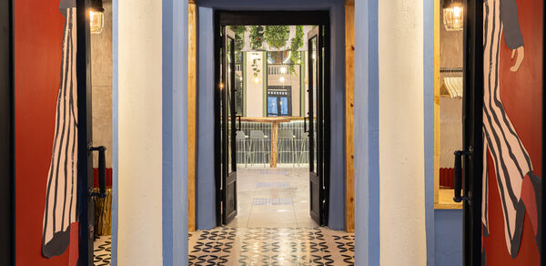 Просторный и светлый лофт с панорамным видом в парк