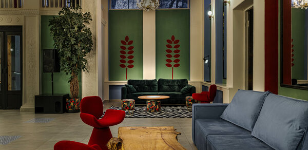 Просторный и светлый лофт с панорамным видом в парк