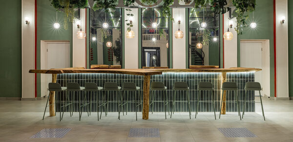 Просторный и светлый лофт с панорамным видом в парк