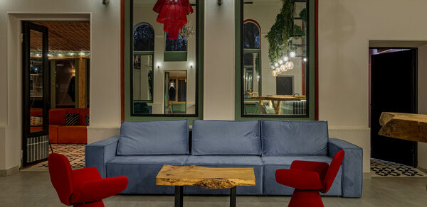 Просторный и светлый лофт с панорамным видом в парк