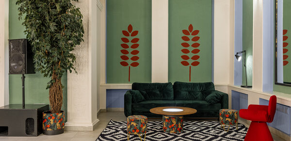 Просторный и светлый лофт с панорамным видом в парк