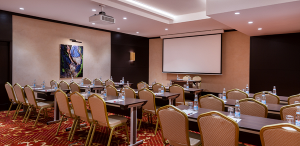 Оборудованный конференц-зал