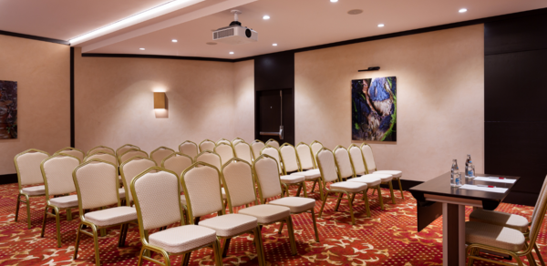 Оборудованный конференц-зал