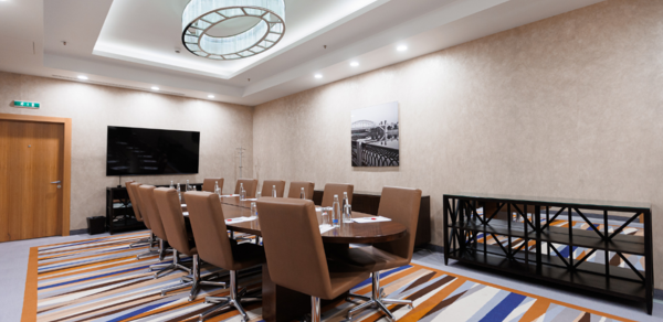 Переговорная с круглым столом