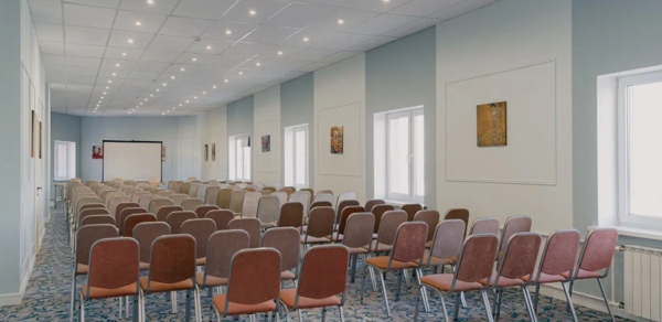 Бизнес-отель Карелия. Просторный зал для деловых событий