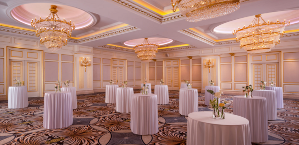 Роскошный зал для масштабных мероприятий