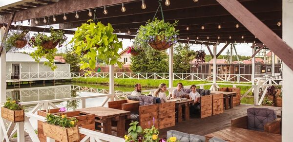 Банкетный зал в загородном комплексе "Сойкино"