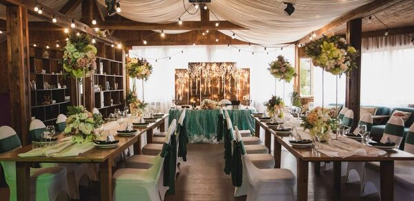 Банкетный зал в загородном комплексе "Сойкино"