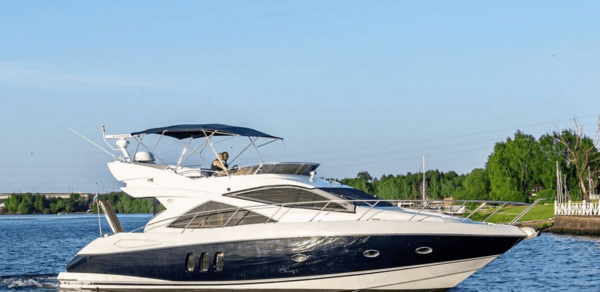 Моторная яхта для мероприятий