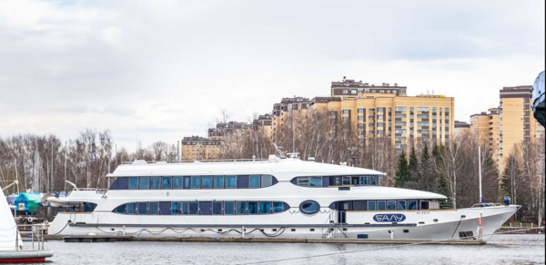 Яхта для круизов