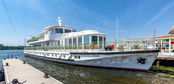 Яхта для торжественных мероприятий