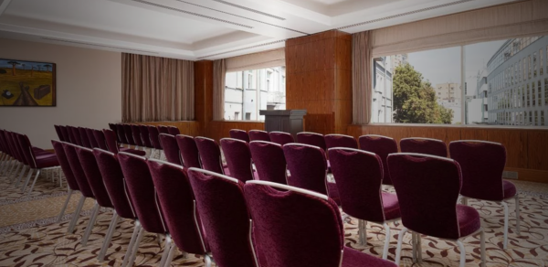 Зал для конференций и тренингов в отеле