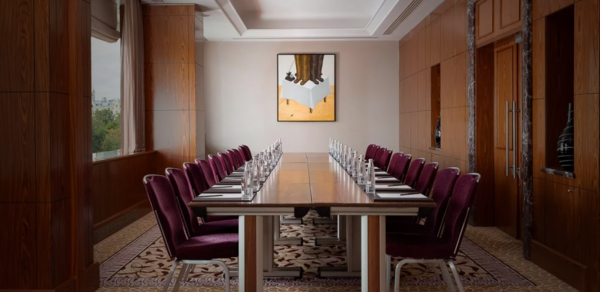 Тренинговый зал с панорамными окнами