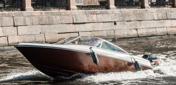 Шестиместный современный катер