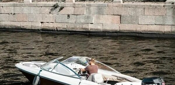 Шестиместный современный катер