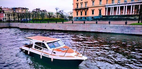 Каютный катер на 11 человек