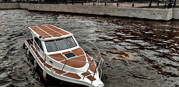 Каютный катер на 11 человек