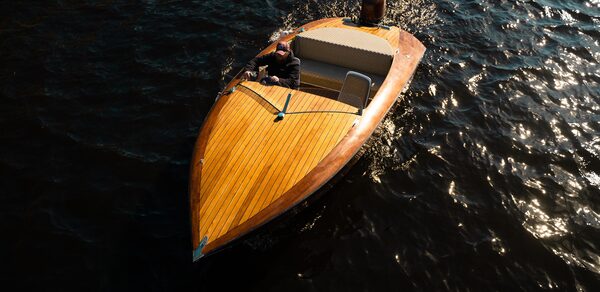 Стильный катер на 4 человек