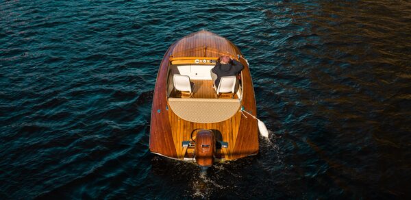 Стильный катер на 4 человек