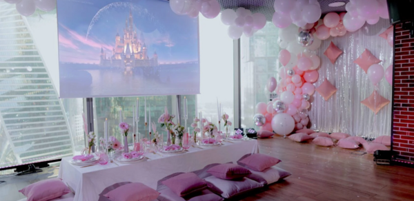 Кинолофт с панорамными окнами 