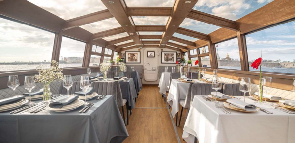 Теплоход с панорамной крышей