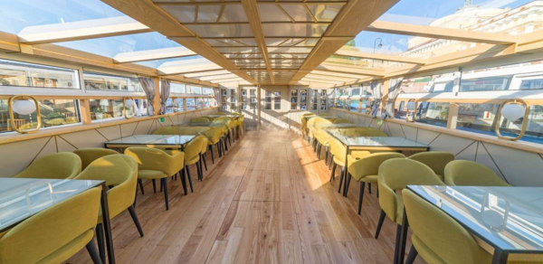 Теплоход с современным интерьером внутри