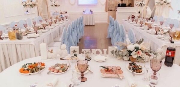 Корсаков. Банкетный зал в нежных тонах